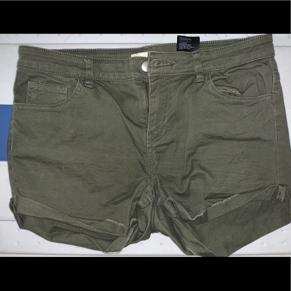 H&M army green shorts - Picture 1 of 3